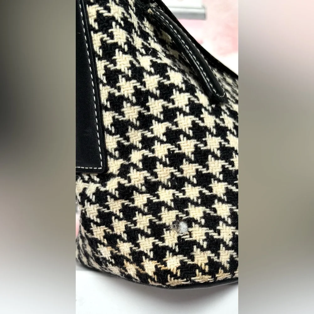 Vintage Y2K Coach Wool Houndstooth Demi Shoulder Baguette Bag #G2J-7711 9.5”x6”